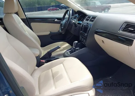 2017 Volkswagen Jetta 1.8T Sel from USA, damaged, VIN 3VWL17AJ8HM225072